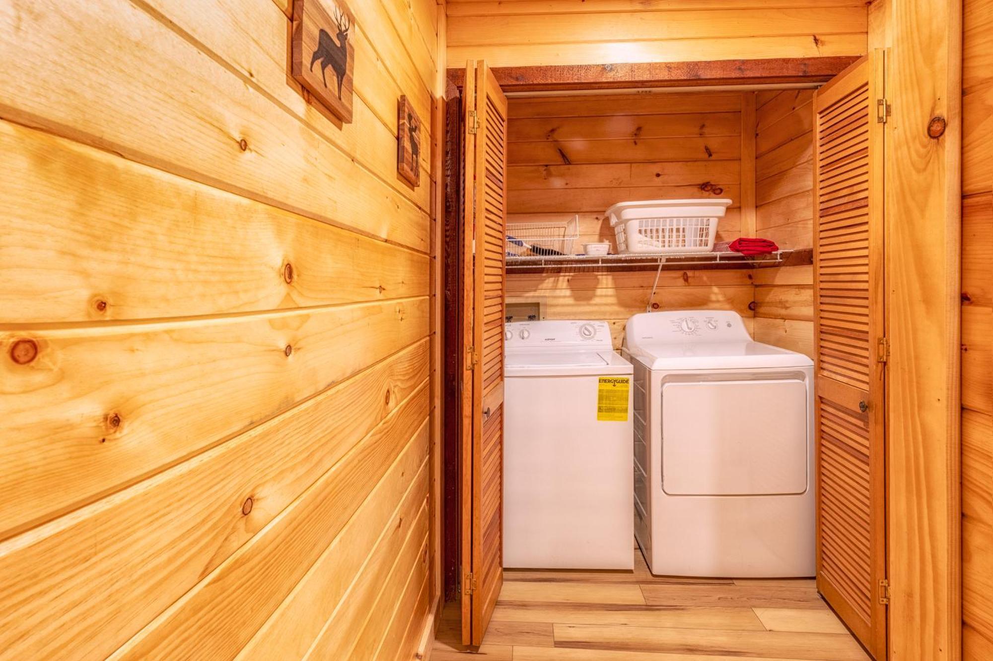 Real Log Cabin With Amazing Views, Hot Tub, Sauna, Games Gatlinburg Exterior foto