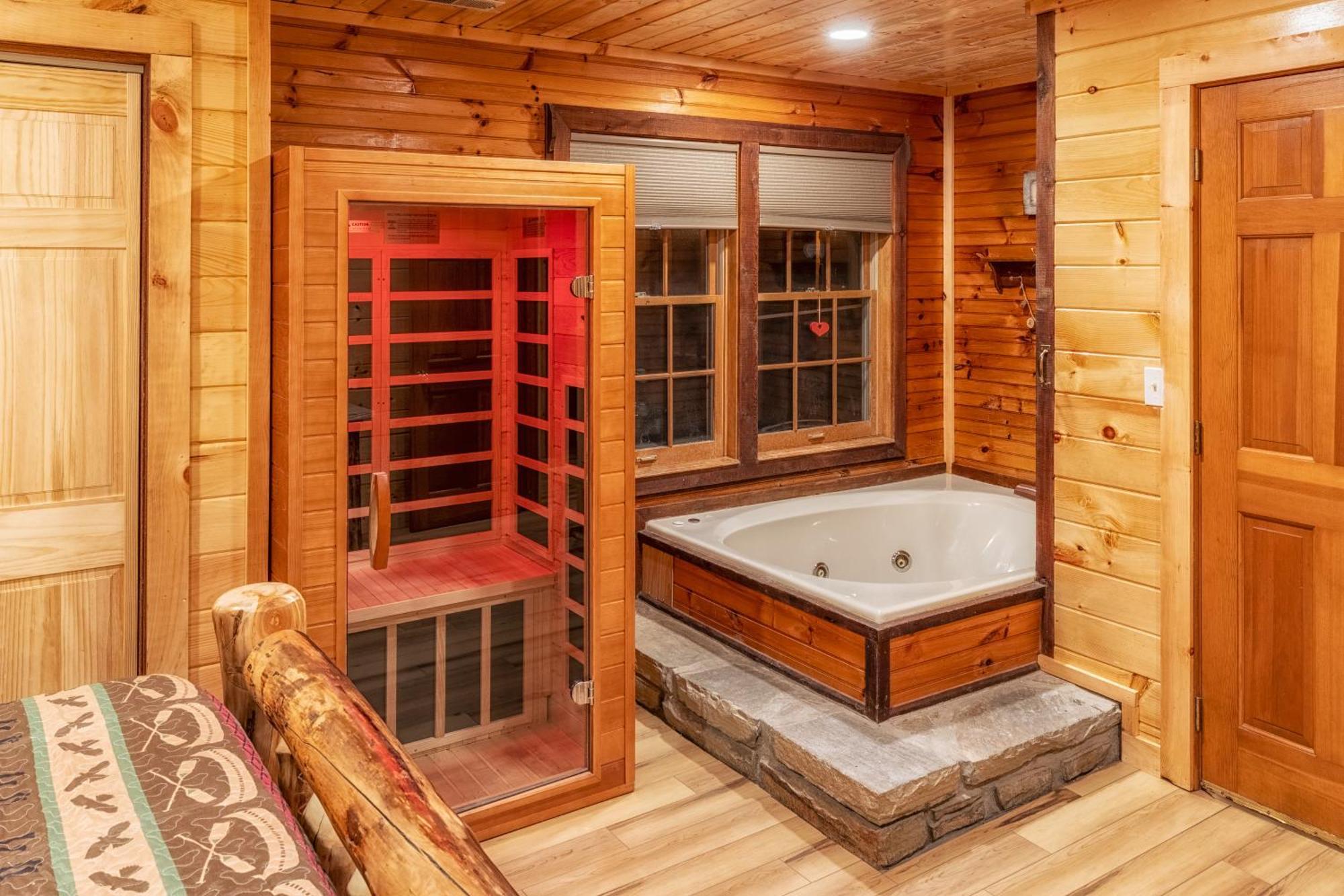 Real Log Cabin With Amazing Views, Hot Tub, Sauna, Games Gatlinburg Exterior foto