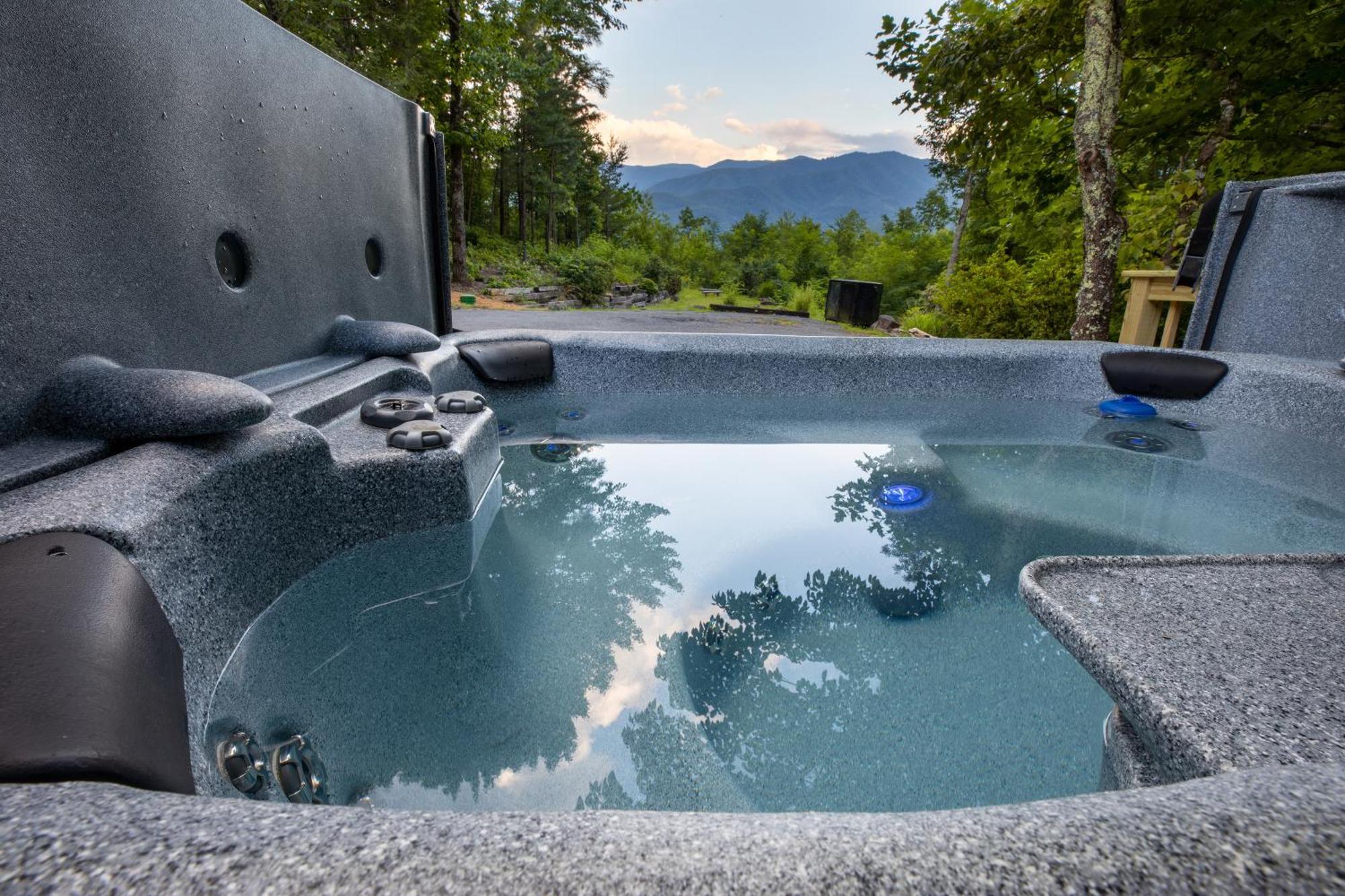 Real Log Cabin With Amazing Views, Hot Tub, Sauna, Games Gatlinburg Exterior foto